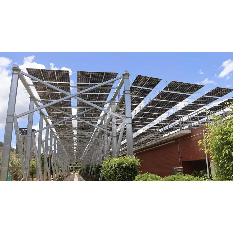 Antžeminė dvigubo stulpelio saulės energijos montavimo sistema